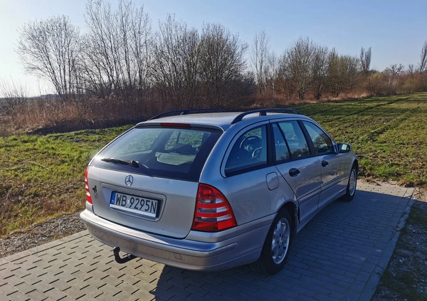 Mercedes-Benz Klasa C cena 5500 przebieg: 400000, rok produkcji 2004 z Borne Sulinowo małe 154